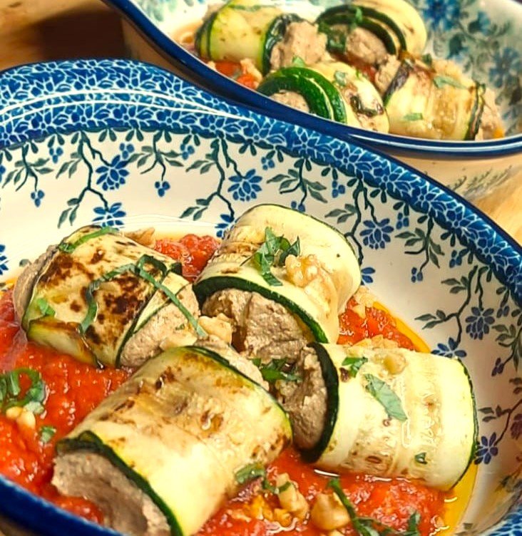 ROLLITOS DE CALABACÍN RELLENOS DE TOFU